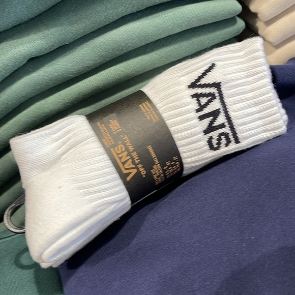 Vans Socks 3 pairs set CREW VANS.
"OFF THE WALL" White/Black
NWT - Picture 5 of 16